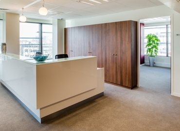  Meeting room hire in Slough, The Nova Building, 14 m² - MatchOffice.co.uk