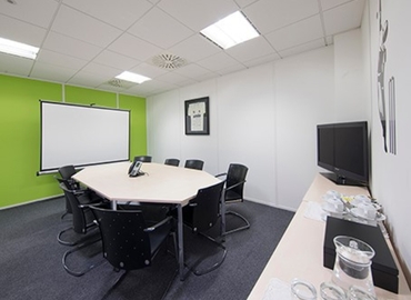 110 m² Business space in Essex, Thremhall Avenue (CM24 1SJ) - 2 | MatchOffice.com