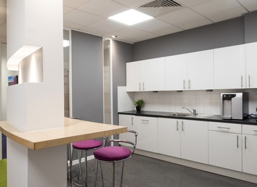 Meeting room hire in Edinburgh, 10 Lochside Place, 20 m² - MatchOffice.co.uk
