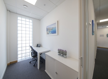  Meeting room for rent in Plymouth, 4th Floor Salt Quay House, 25 m² - MatchOffice.co.uk