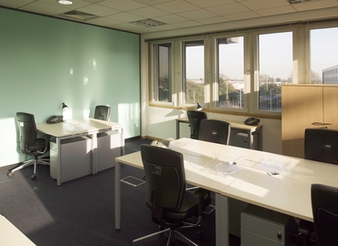  Meeting room for rent in West London, Bath Road 450, 100 m² - MatchOffice.co.uk
