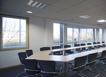  Meeting room hire in West London, Bath Road 450, 100 m² - MatchOffice.co.uk