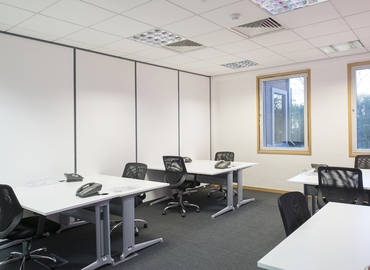 Meeting room for rent in West London, Bath Road 450, 100 m² - MatchOffice.co.uk