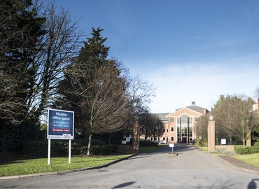  Meeting room for rent in West London, Bath Road 450, 100 m² - MatchOffice.co.uk