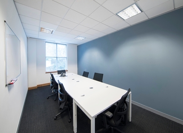  Meeting room hire in Guildford, Farnham Road 1, 100 m² - MatchOffice.co.uk