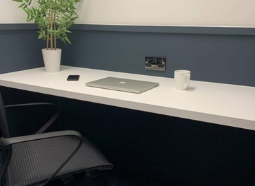 Business centre  in Dorset, Aviation Park West, 40 m² - MatchOffice.co.uk