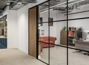 Business centre  in Dorset, Aviation Park West, 40 m² - MatchOffice.co.uk