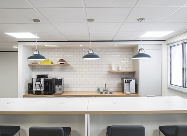  Meeting room hire in Wiltshire, Queen Street, 50 m² - MatchOffice.co.uk