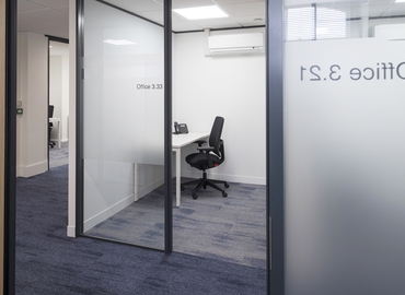  Meeting room for rent in Wiltshire, Queen Street, 50 m² - MatchOffice.co.uk