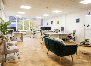 Virtual business address in Surrey, Commercial Way 14 (GU21 6ET) - 4 | MatchOffice