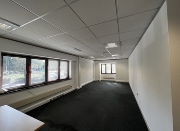 12 m² Serviced office in Kent, Victoria Road (DA1 5FS) - 1 | MatchOffice