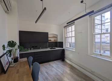 Office Kingsway 84 WC2B 6AE The City of London