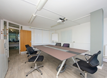 10 m² Serviced office in Crawley, Astral Towers (RH10 9XA) - 2 | MatchOffice