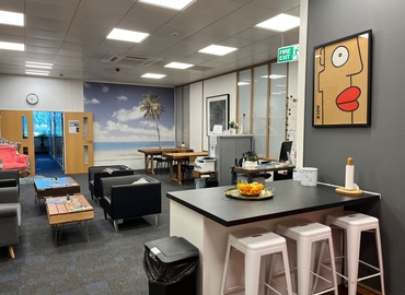 Business center Spectrum House. Beehive Ring Road RH6 0LG Crawley