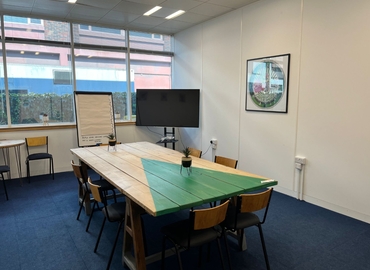 Business center Spectrum House. Beehive Ring Road RH6 0LG Crawley