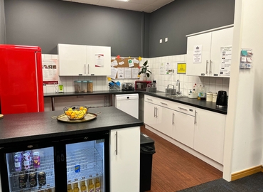 Business center Spectrum House. Beehive Ring Road RH6 0LG Crawley