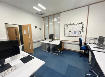 Business center Spectrum House. Beehive Ring Road RH6 0LG Crawley
