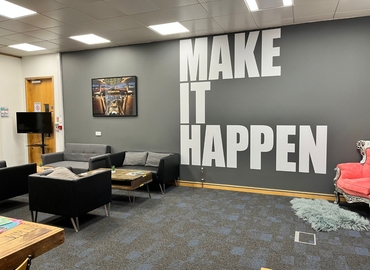 Business center Spectrum House. Beehive Ring Road RH6 0LG Crawley