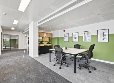 Business center 33 Cavendish Square W1G 0PW West London