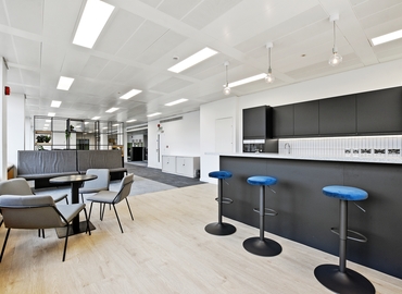 Business center 33 Cavendish Square W1G 0PW West London