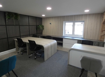 Business centre  in Farnborough, Invincible Road 30, 1041 m² - MatchOffice.co.uk