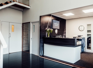 Business centre  in Farnborough, Invincible Road 30, 1041 m² - MatchOffice.co.uk