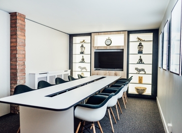  Business center  in Farnborough, Invincible Road 30, 1041 m² - MatchOffice.co.uk