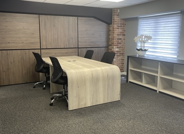 Business centre  in Farnborough, Invincible Road 30, 1041 m² - MatchOffice.co.uk