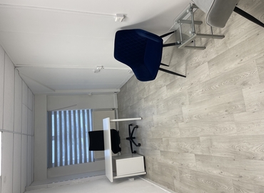  Business center  in Farnborough, Invincible Road 30, 1041 m² - MatchOffice.co.uk