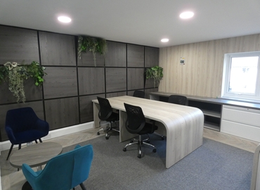 Business centre  in Farnborough, Invincible Road 30, 1041 m² - MatchOffice.co.uk