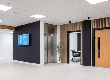  Office to let in Leeds City Centre, Coal Road 120, 280 m² - MatchOffice.co.uk