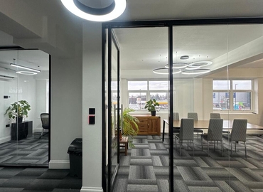  Office rental in North London, Western Avenue 620, 85 m² - MatchOffice.co.uk