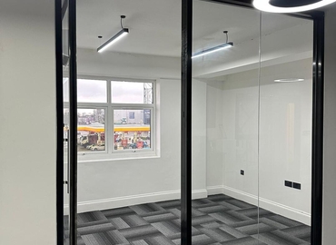  Office space space in North London, Western Avenue 620, 85 m² - MatchOffice.co.uk
