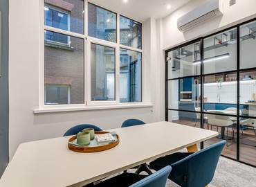 Business center 8 Laurence Pountney Hill EC4R 0BE West London