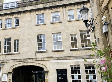 10 m² Business space in Bath and North East Somerset, Queen Street 4 (BA1 1HE) - 1 | MatchOffice