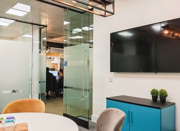  Office to rent in West Yorkshire, Riverside Way 1, 400 m² - MatchOffice.co.uk