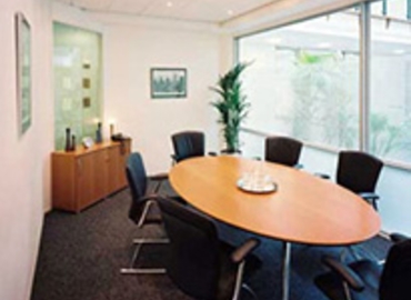 Business centre  in Crawley, First Point, 32 m² - MatchOffice.co.uk