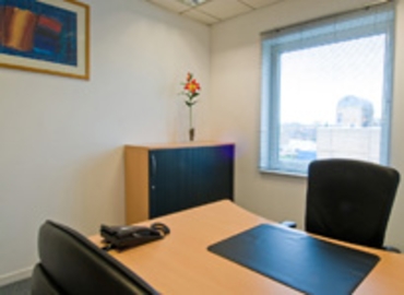  Business center  in Crawley, Shaw House, 35 m² - MatchOffice.co.uk