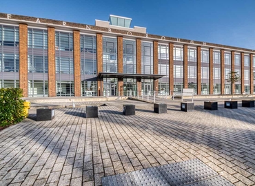 Business centre  in Farnborough, Fowler Avenue, 10 m² - MatchOffice.co.uk