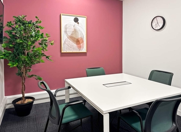  Work space in Edinburgh, 83 Princes Street, 10 m² - MatchOffice.co.uk