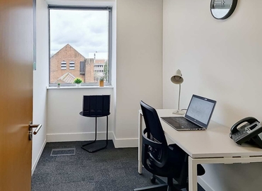 10 m² Co-working  in West Sussex, Station Way (RH10 1JH) - 3 | MatchOffice