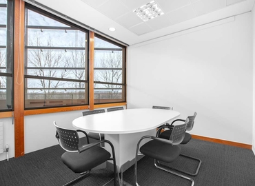 Business centre  in Hayes, 6-9 The Square, 10 m² - MatchOffice.co.uk