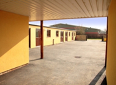 60 m² Business center building available to rent in Chalgrove, Greenacres Courtyard (OX44 7RW) - 1 | MatchOffice