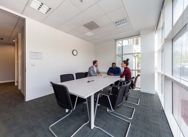 Business centre  in Hertfordshire, 2 Falcon Gate, 10 m² - MatchOffice.co.uk