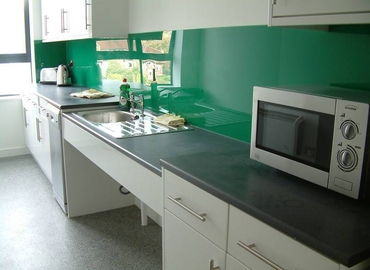 Business Centre in Leeds City Centre, 553 Stanningley Road, 2000 m² - MatchOffice.co.uk