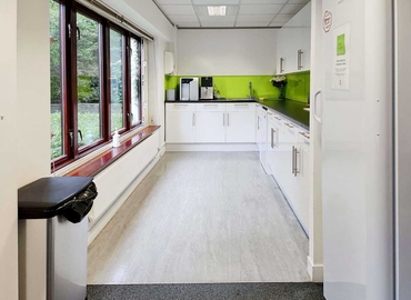  Business center  in Kent, Springhead Road, 10 m² - MatchOffice.co.uk