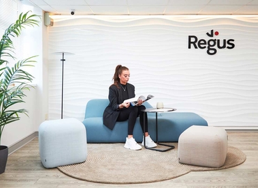 Coworking in West London, 5 Wadsworth Road, 10 m² - MatchOffice.co.uk