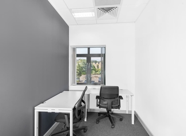 Business centre  in West Yorkshire, Salts Mill Road, 10 m² - MatchOffice.co.uk