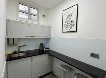  Office to rent in Hammersmith and Fulham, Ranelagh Gardens 1, 1000 m² - MatchOffice.co.uk