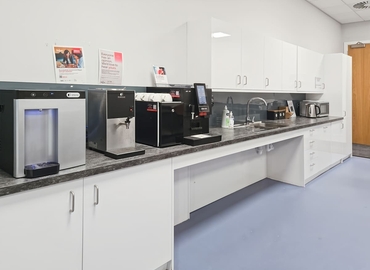 10 m² Business space in Liverpool, 360 Edge Lane (L7 9NJ) - 5 | MatchOffice.com